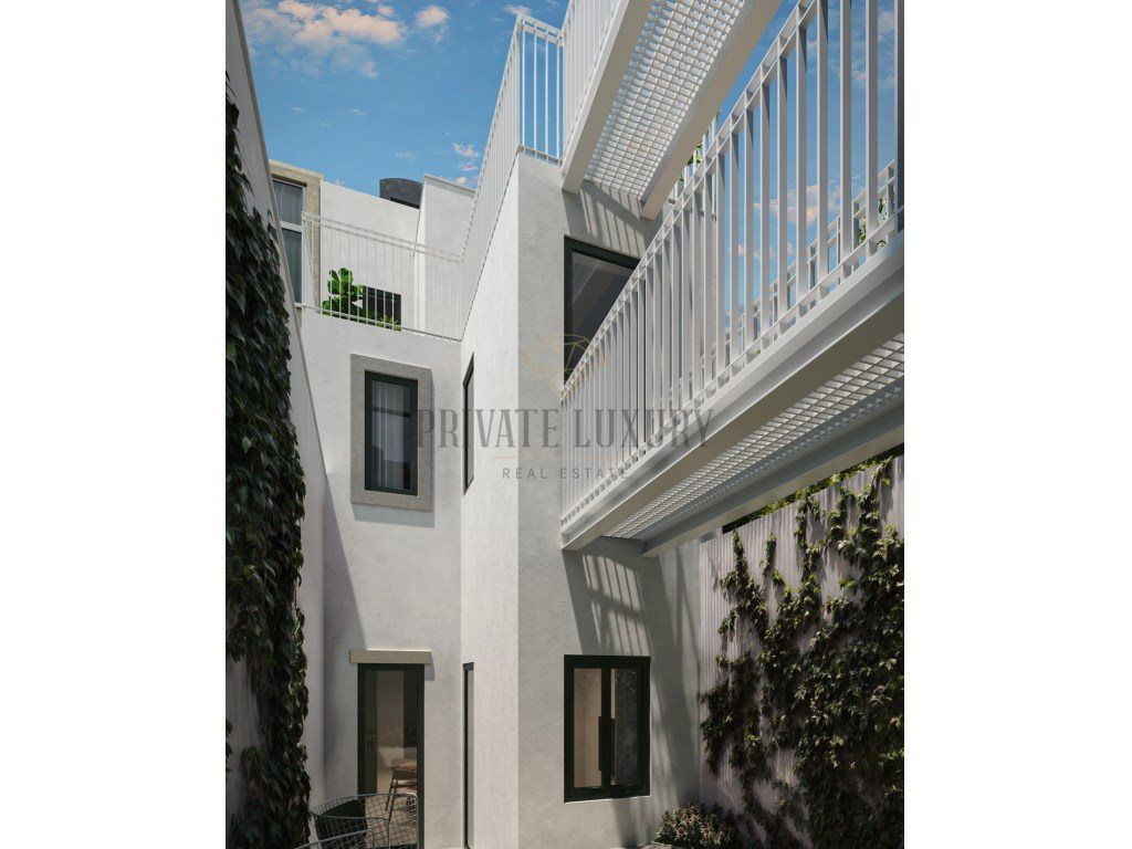 Property photo 1 of 7 Building For Sale In Anjos, Lisbon | Project Approved And Work Started