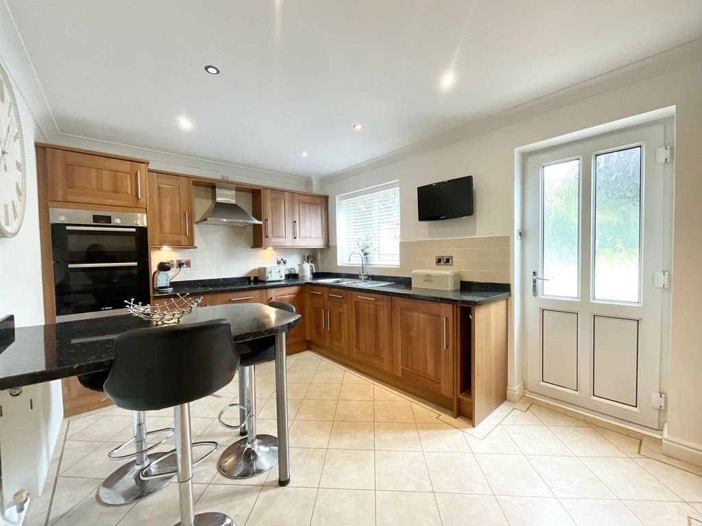 Property photo 3 of 27