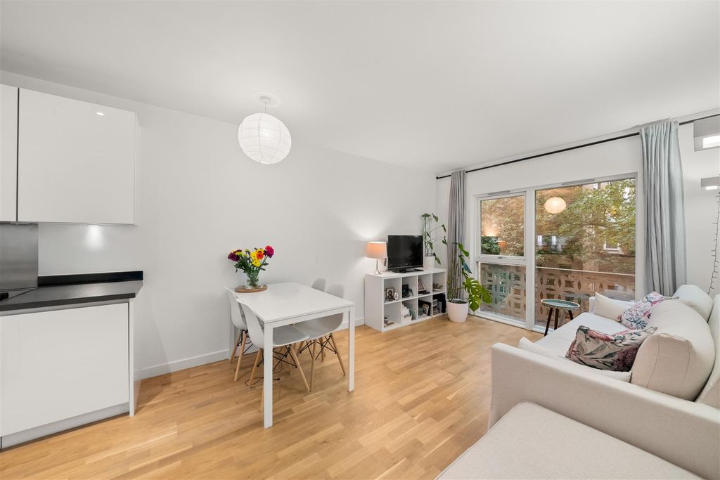 Property photo 2 of 15 4