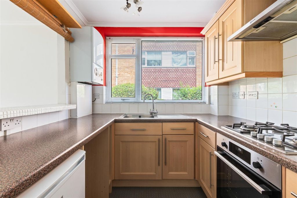 Property photo 3 of 10 Kitchen