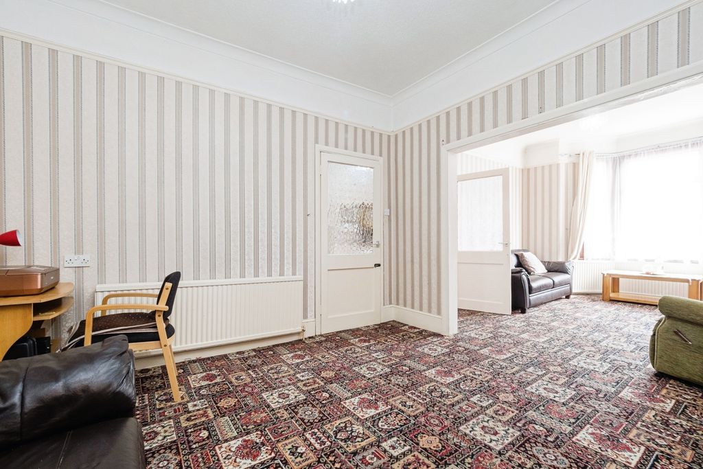 Property photo 2 of 17 Photo