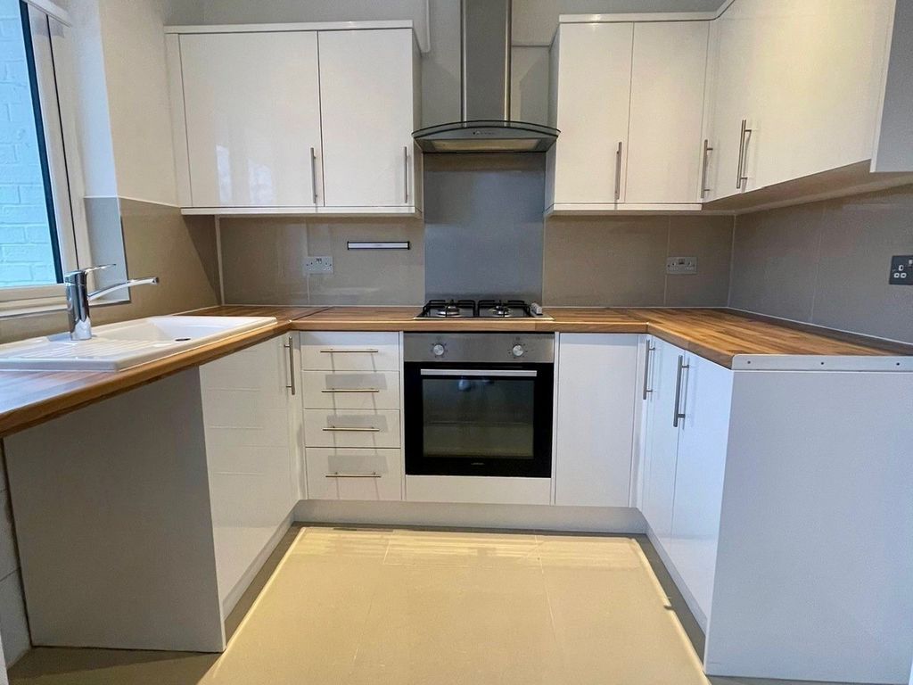 Property photo 2 of 19 9