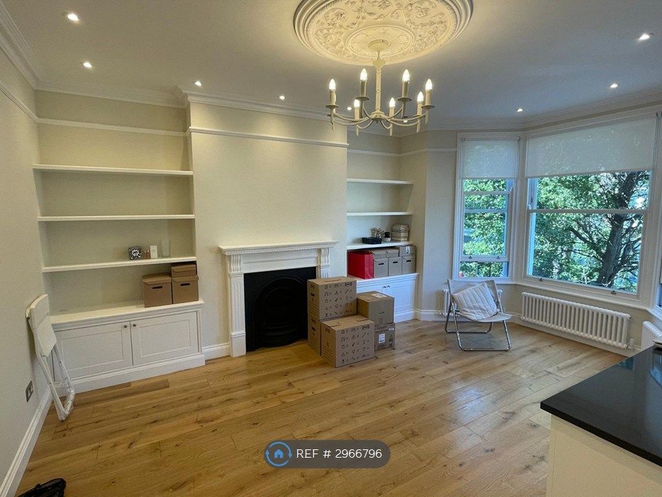 Property photo 1 of 6 Living Room