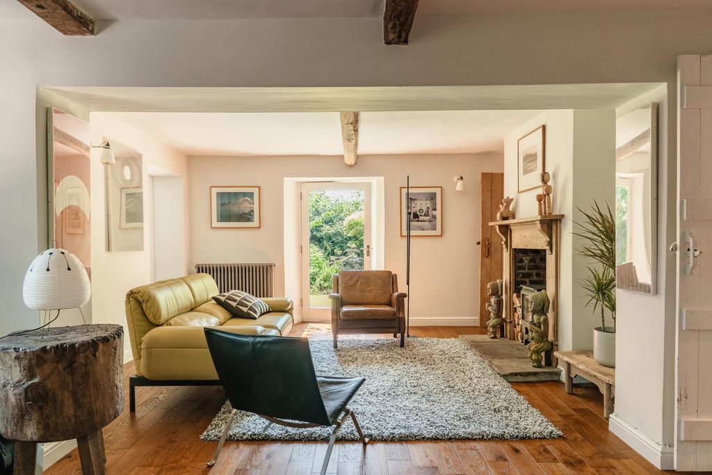 Property photo 2 of 36