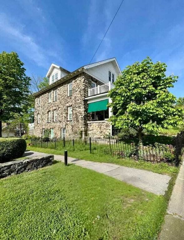 Property photo 1 of 31
