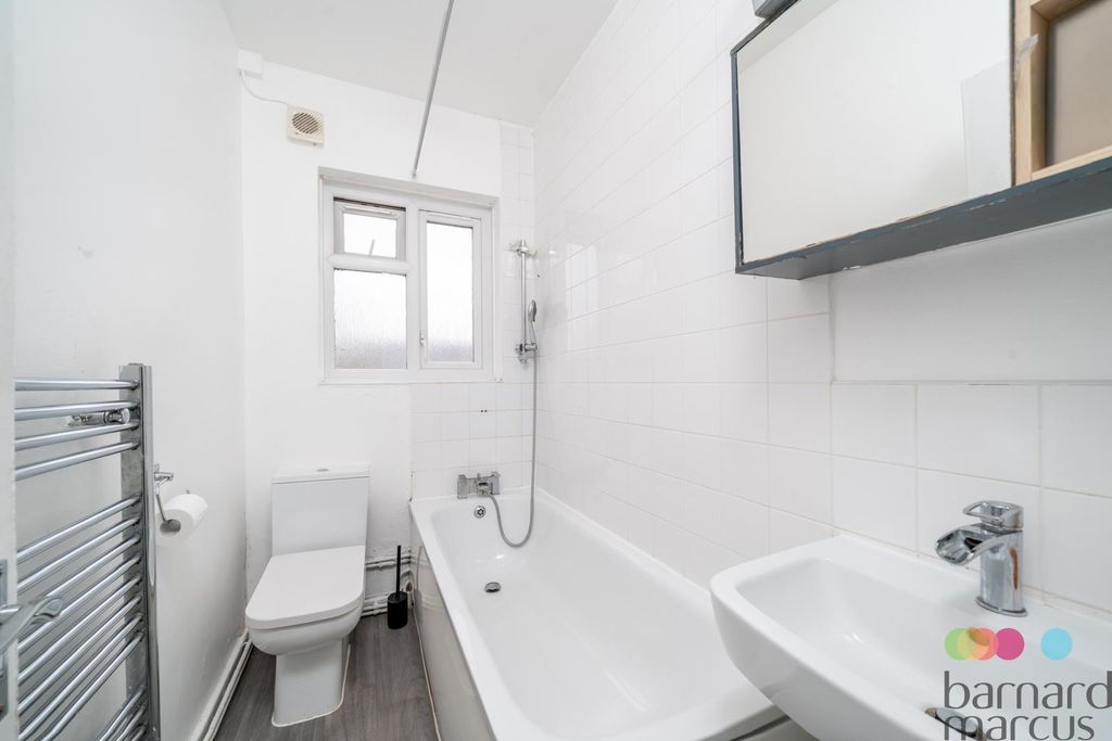 Property photo 3 of 10 Bathroom