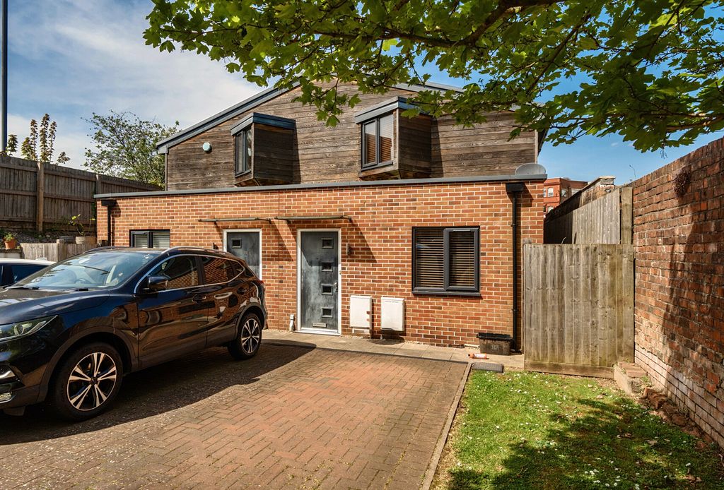 Property photo 1 of 18 1449460-17-69E8Bb...