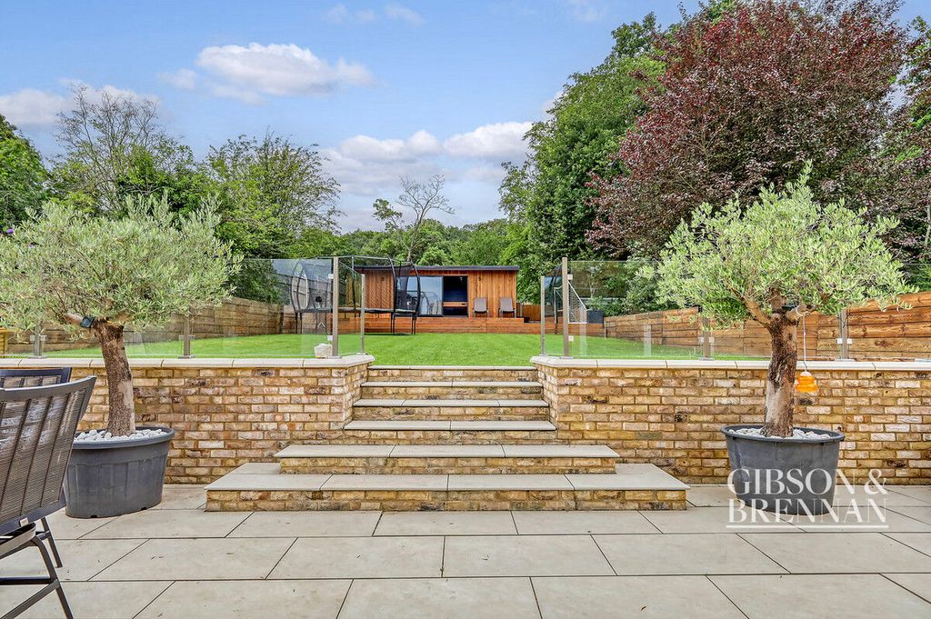 Property photo 1 of 28
