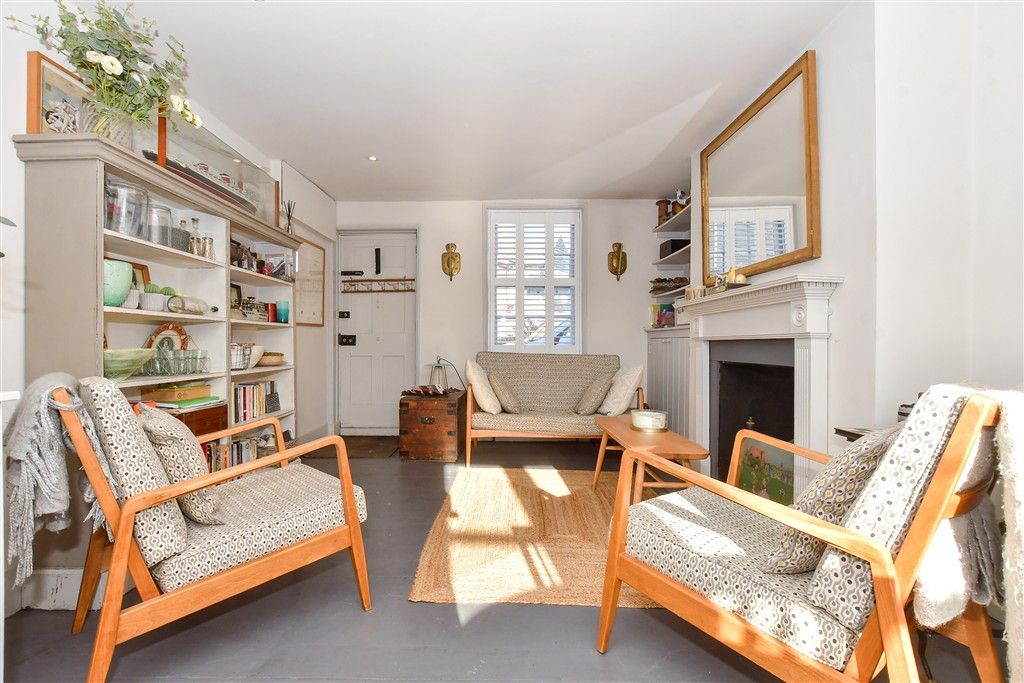 Property photo 3 of 12 Lounge