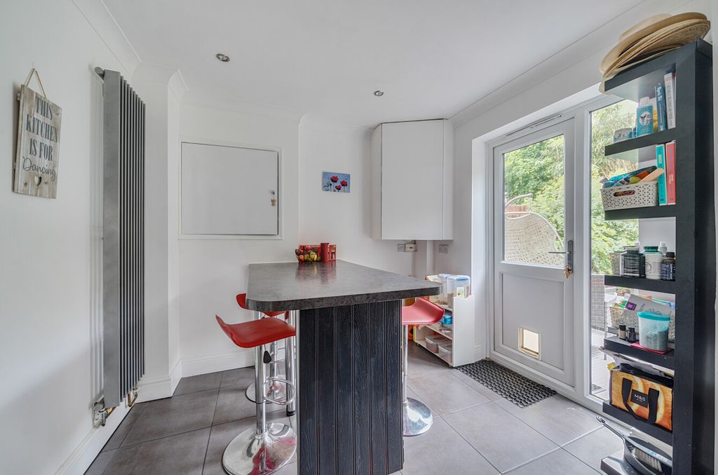 Property photo 3 of 18 1301467-6-68387ce...