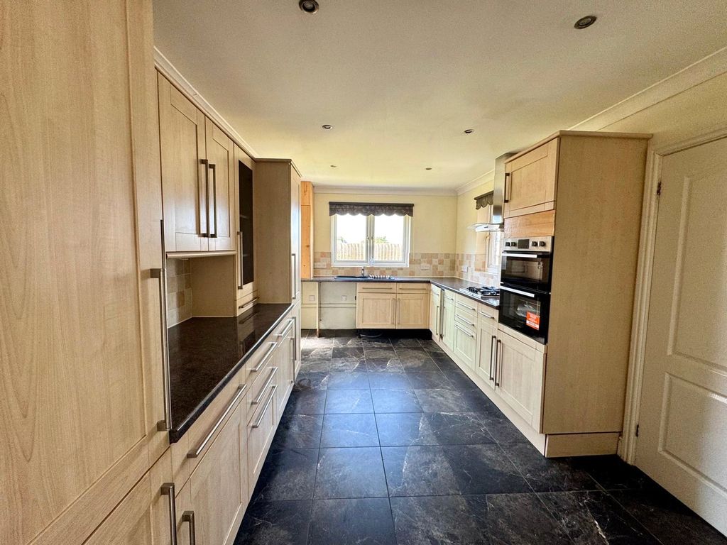 Property photo 3 of 17 Picture No. 37