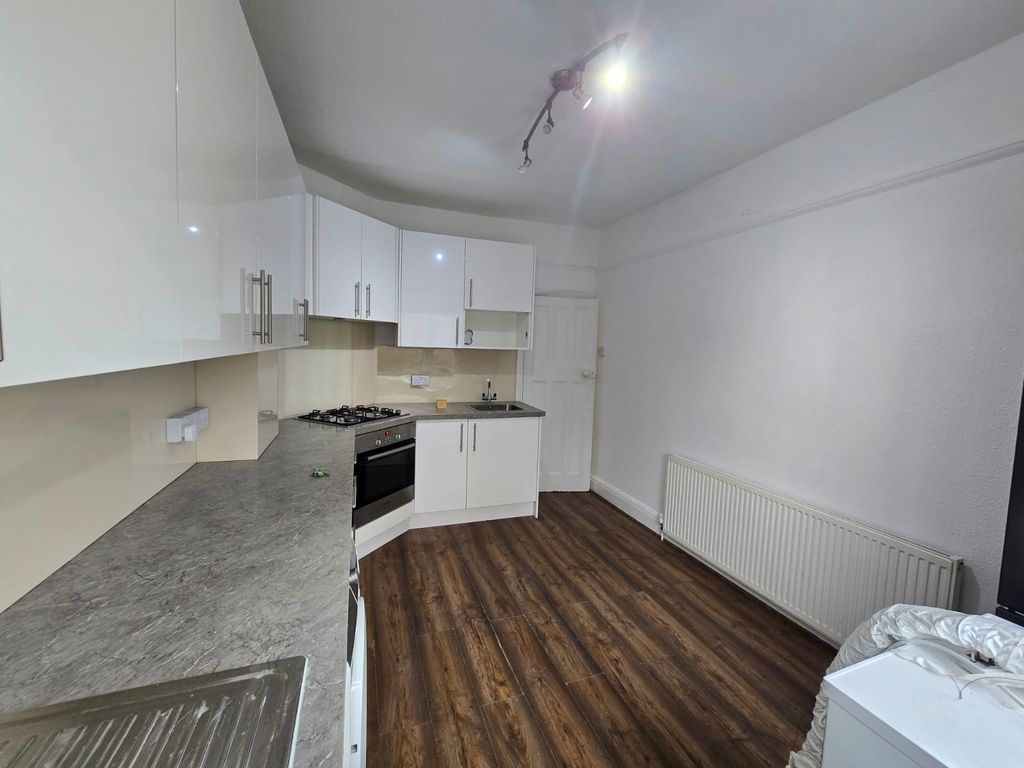 Property photo 3 of 8 Gallery