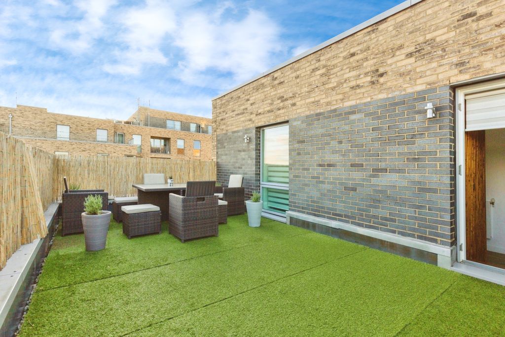 Property photo 2 of 20 930B3408-842A2028