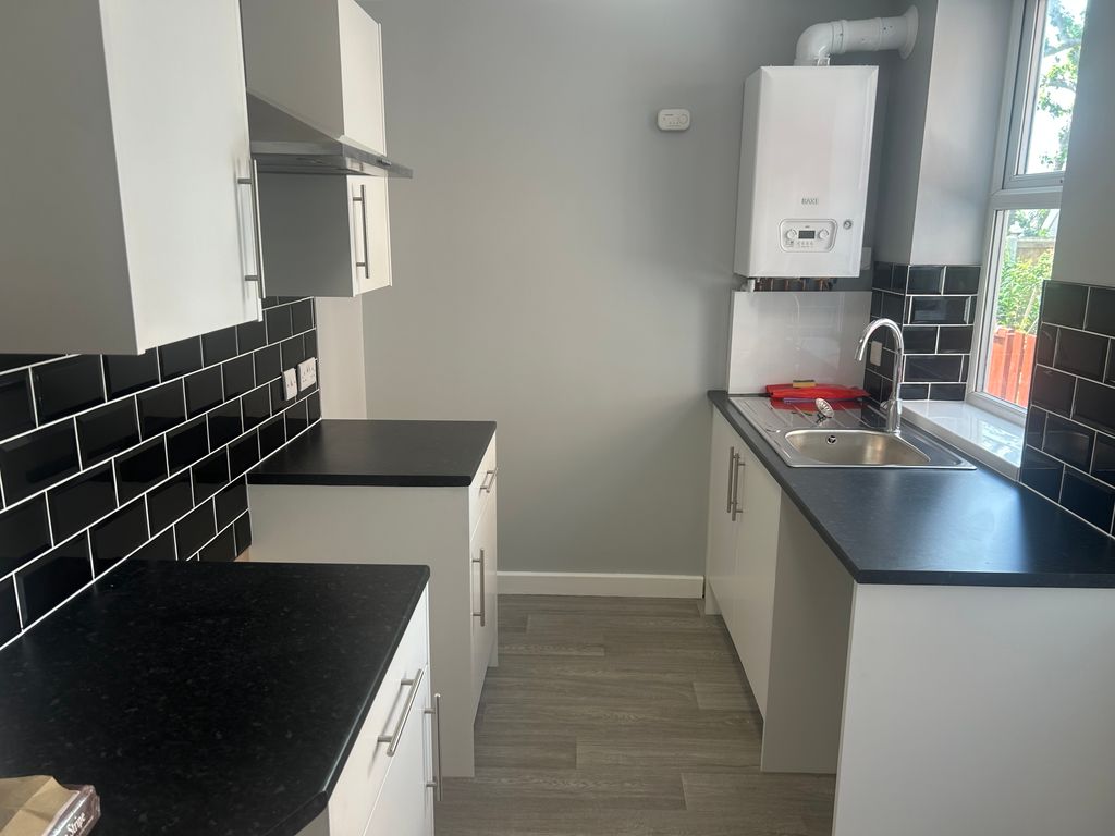 Property photo 2 of 14 Kitchen