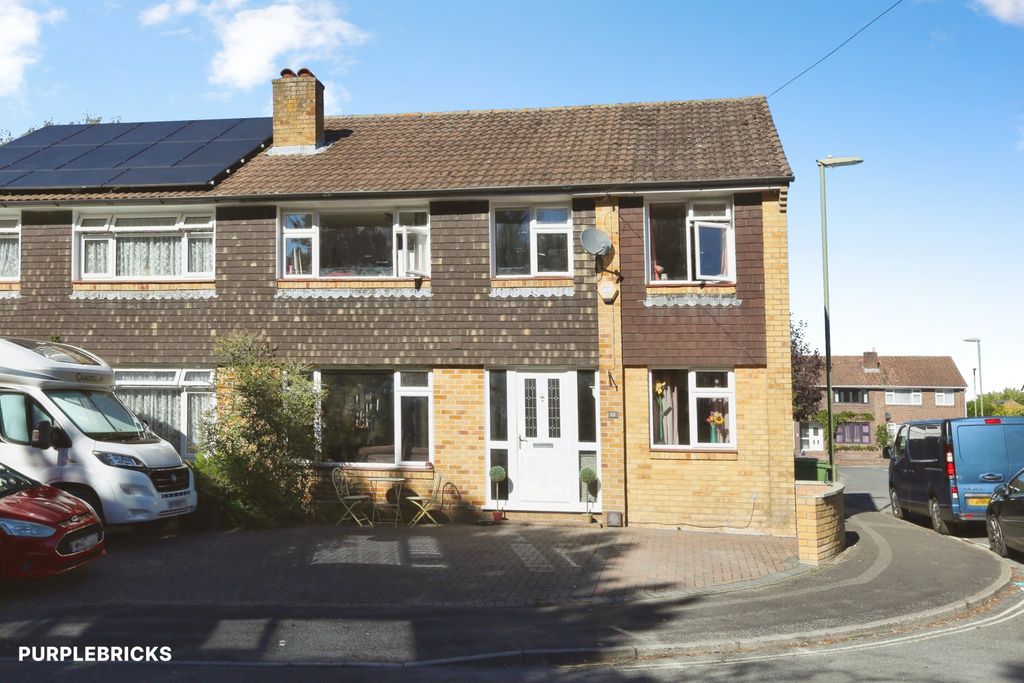Property photo 1 of 32