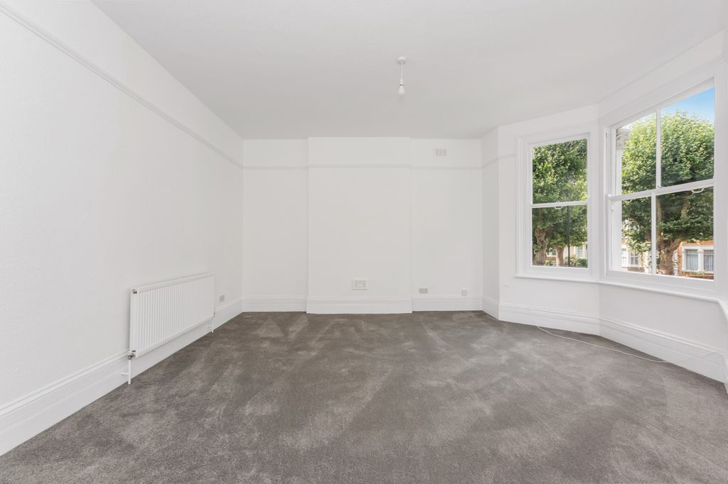 Property photo 3 of 14 Photo 6
