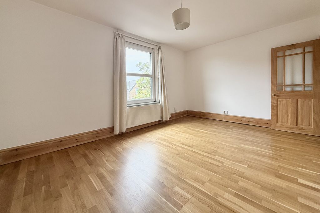 Property photo 3 of 10 3