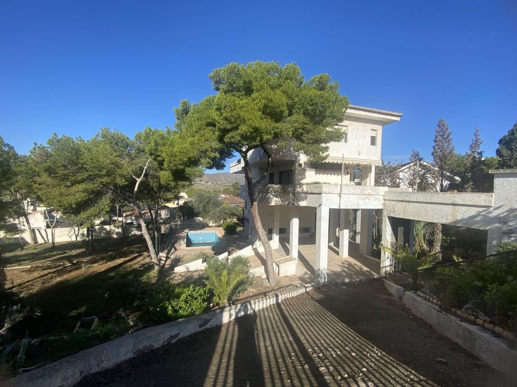 Property photo 1 of 31