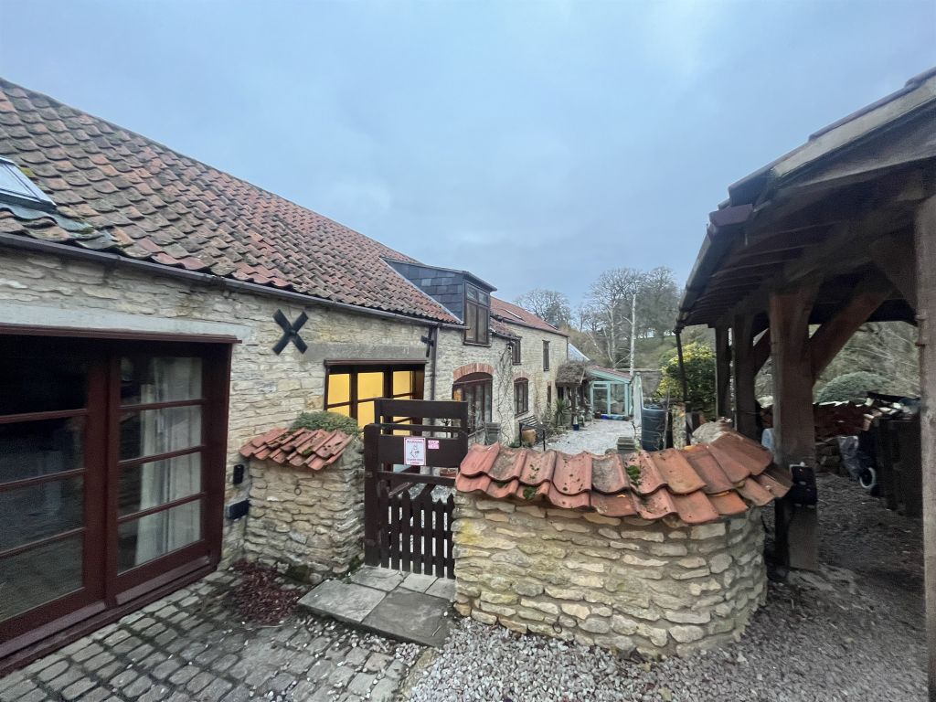 Property photo 2 of 28