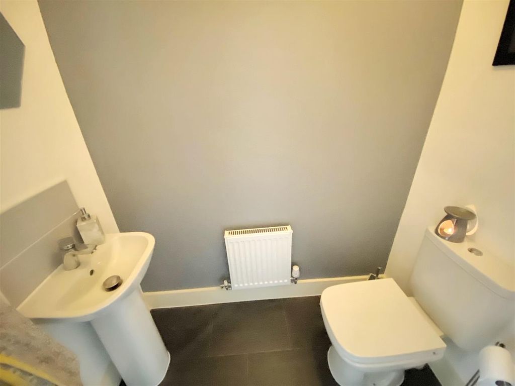 Property photo 3 of 19 Cloaks/W.c