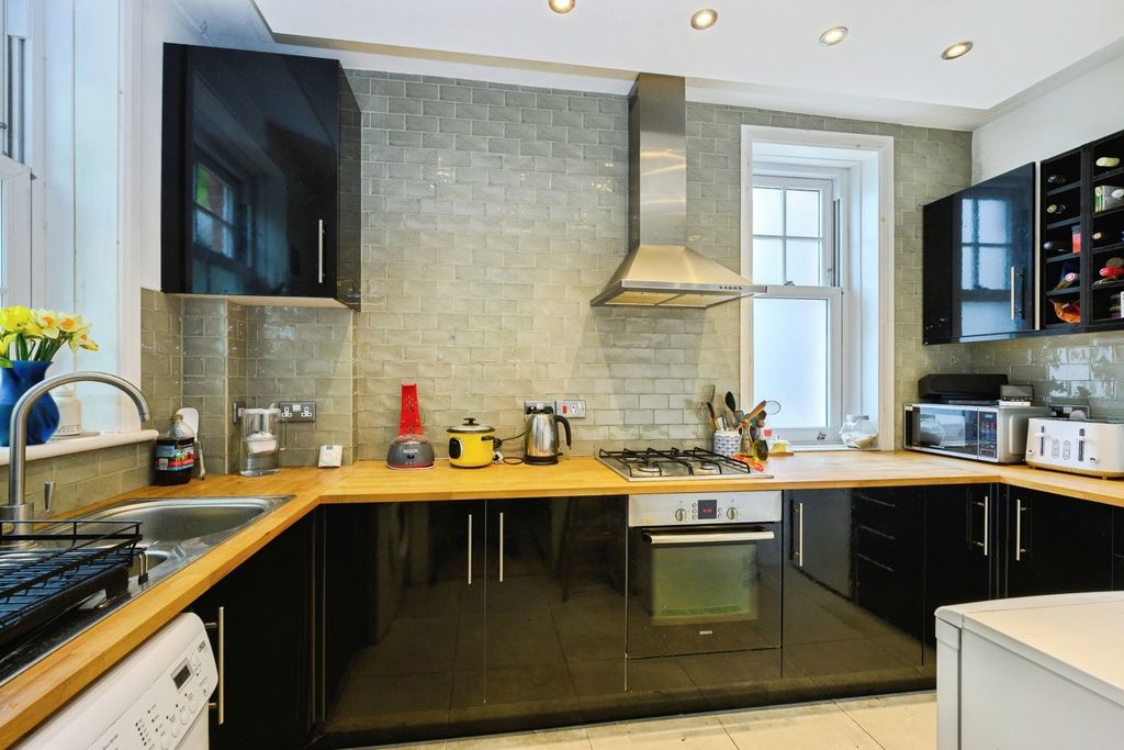 Property photo 3 of 19 Pbox-Img.Jpg