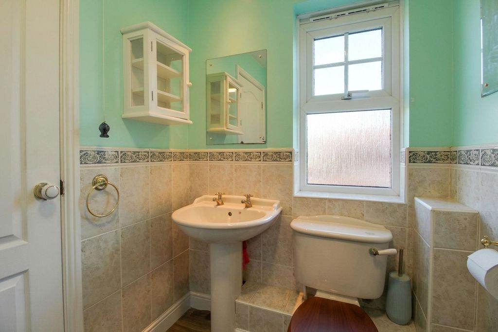 Additional image 13 of 4 bed detached house for saleJohn Newington Close, Kennington TN24