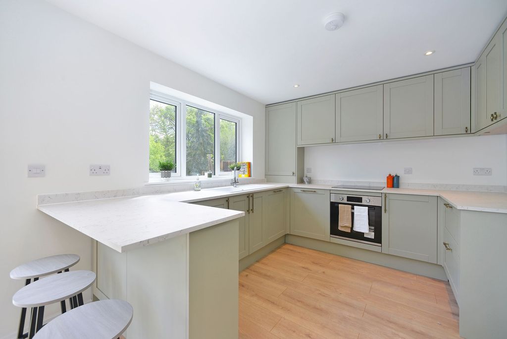 Property photo 3 of 16 Kitchen