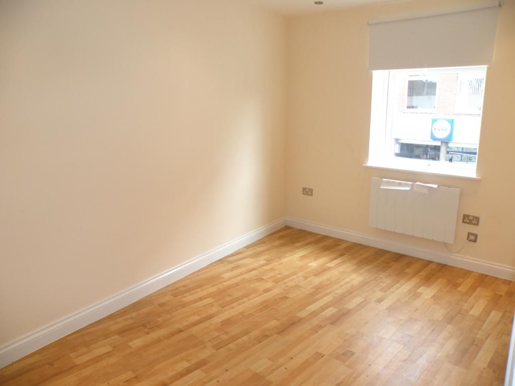 Property photo 2 of 6 Bedroom