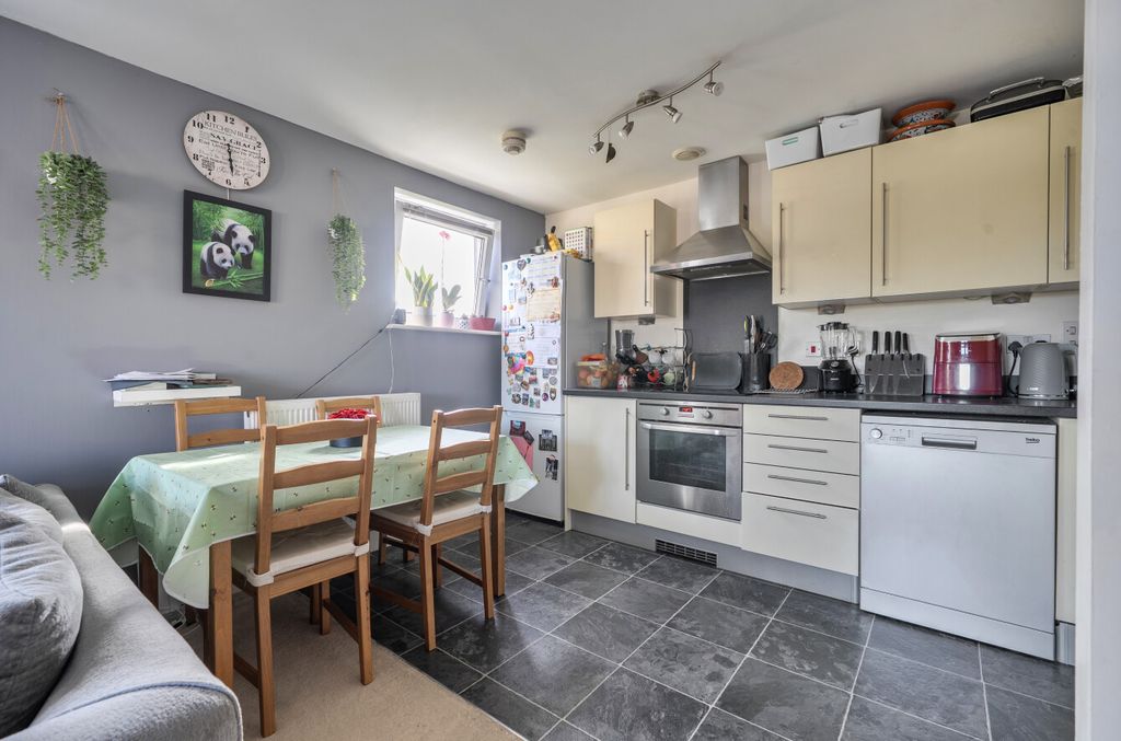 Property photo 3 of 8 1469276-29-6A2303...