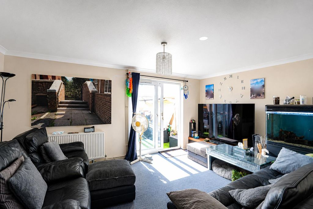 Property photo 2 of 13 Bbcc35Ca-F93A-40F0-96B8-3762d0d1E6B6.Png