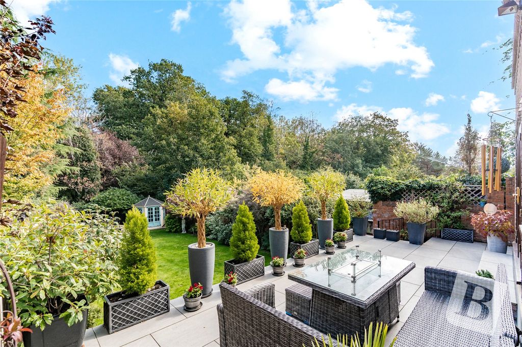 Property photo 3 of 20 Garden