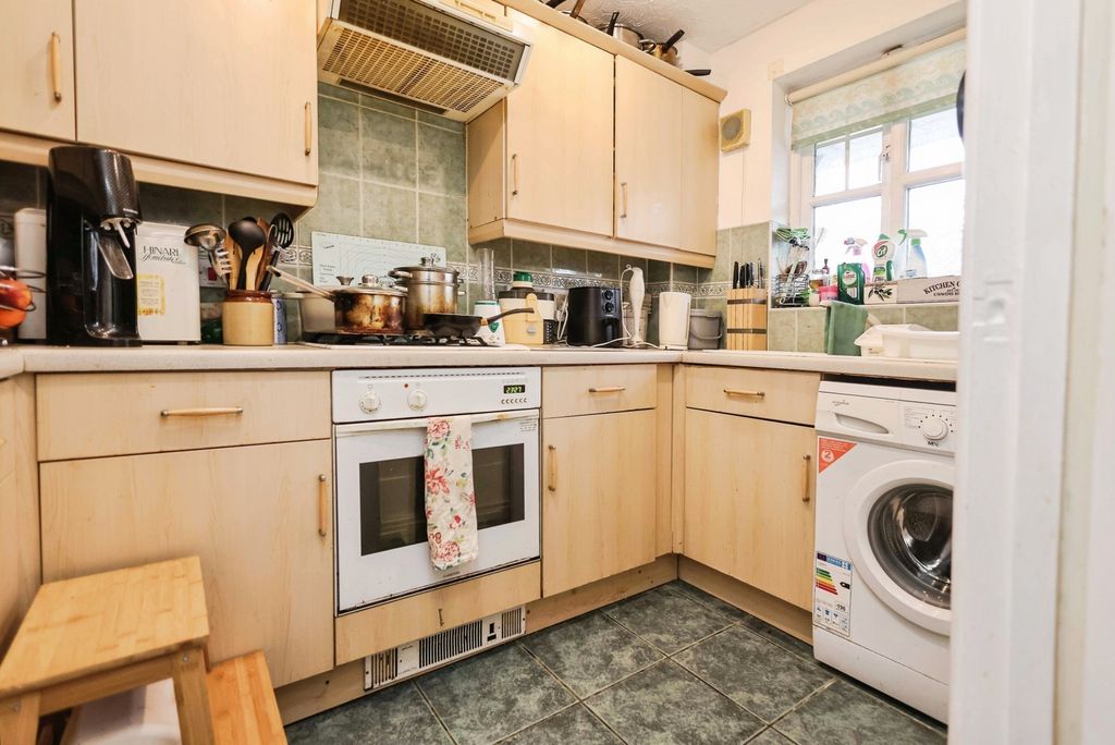 Property photo 3 of 18 Kitchen