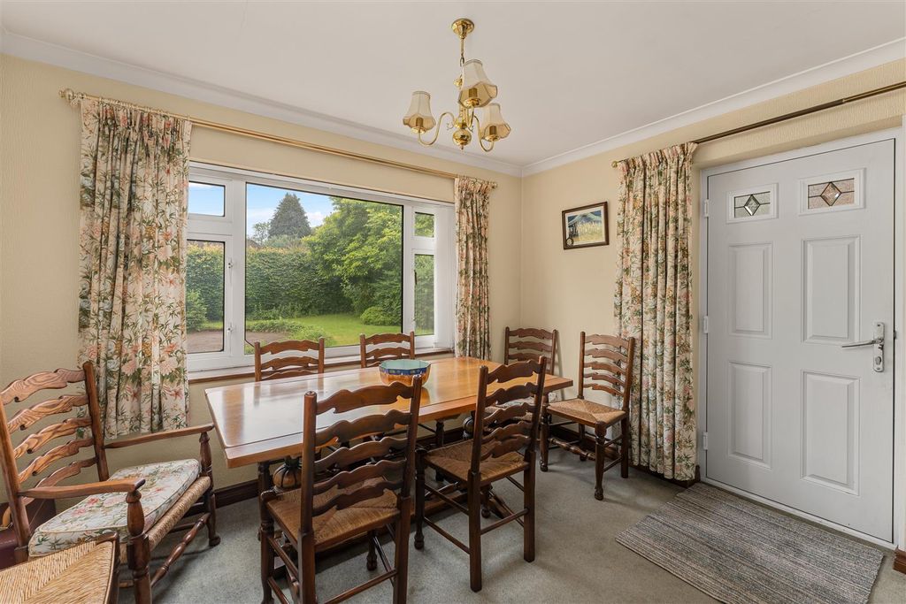 Property photo 3 of 13 250 Broughton Road, Banbury-11.Jpg