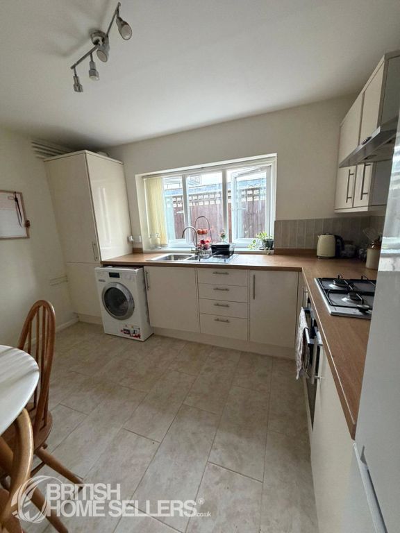 Property photo 2 of 16 Picture No. 12