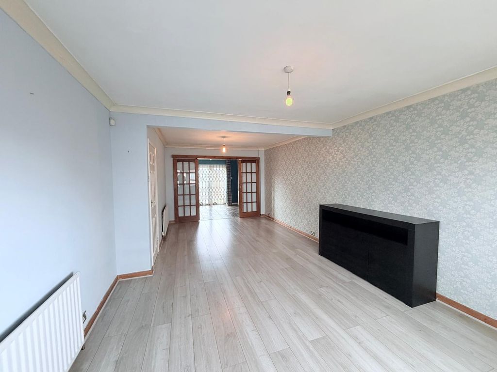 Property photo 1 of 13 Living Room
