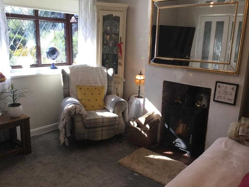 Property photo 3 of 23 Lounge