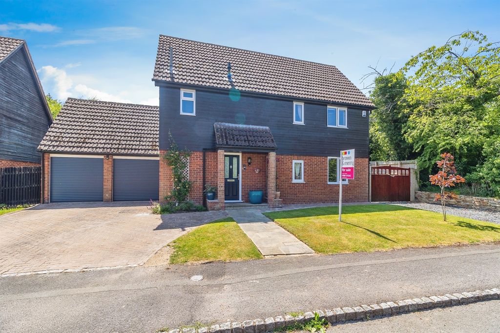 Property photo 1 of 17