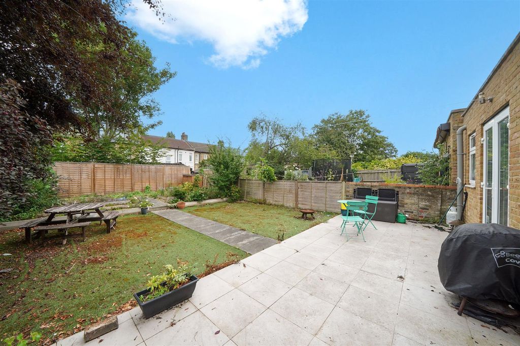 Property photo 3 of 16 Flat A, 65 Wellmeadow Road - Xmrwknqdh7Tvjdspctl4.