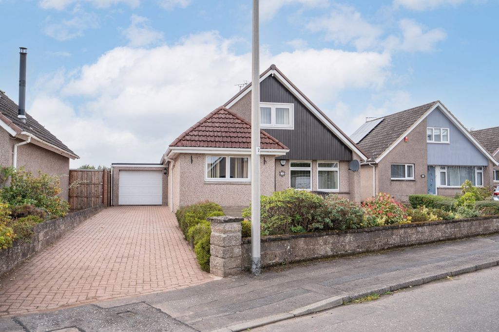Property photo 1 of 36