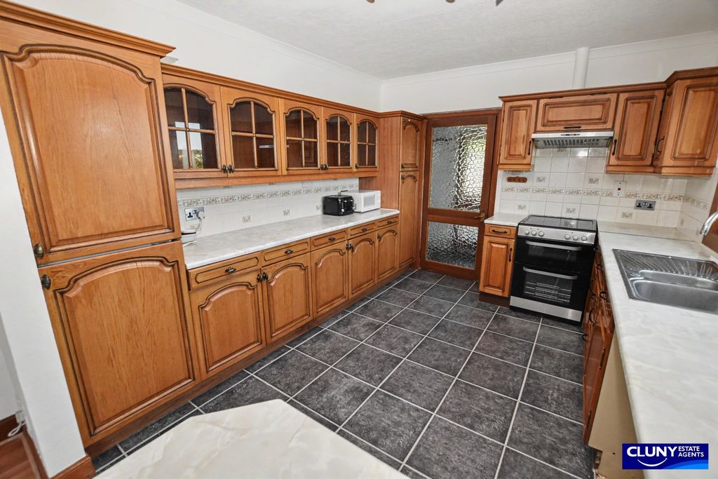 Property photo 3 of 23