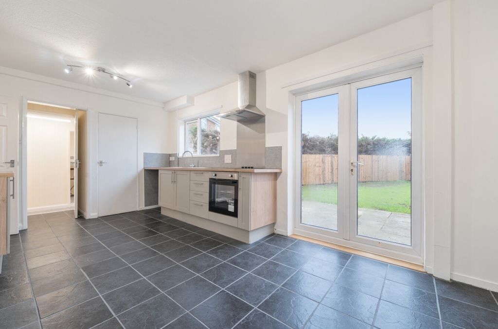 Property photo 3 of 23 1381954-11-691Ca7240c04c