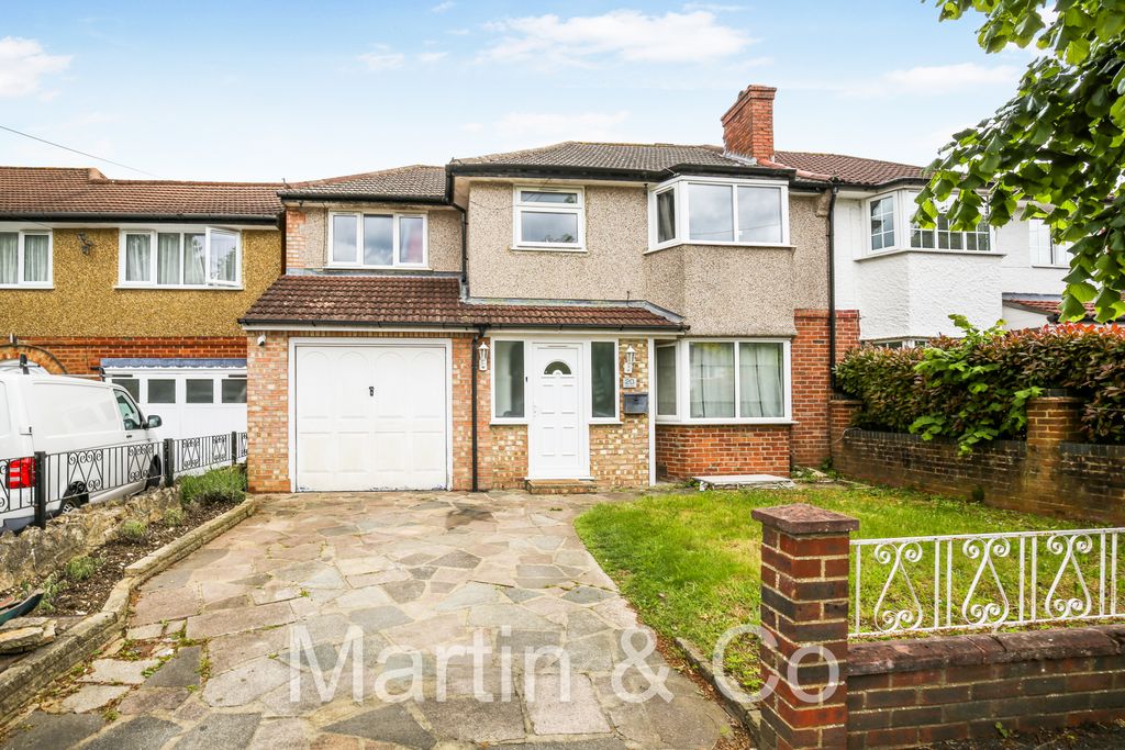Property photo 1 of 27 1704314064 -20 Byron Road, Selsdon, Cr2 - 1