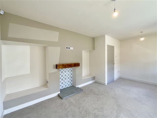 Property photo 3 of 21 Lounge
