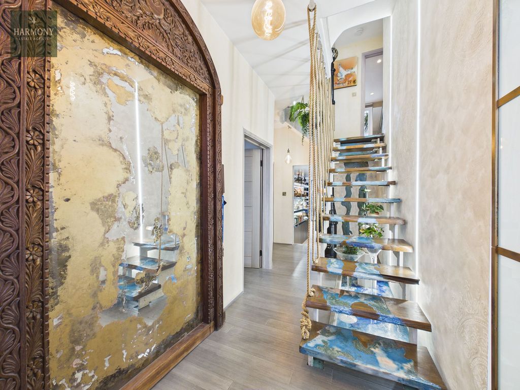 Property photo 3 of 80