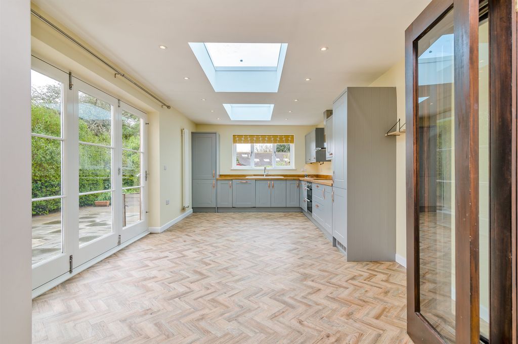 Property photo 2 of 22