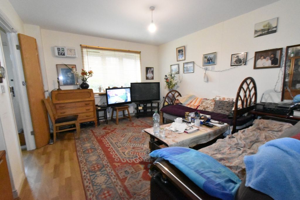 Property photo 2 of 9