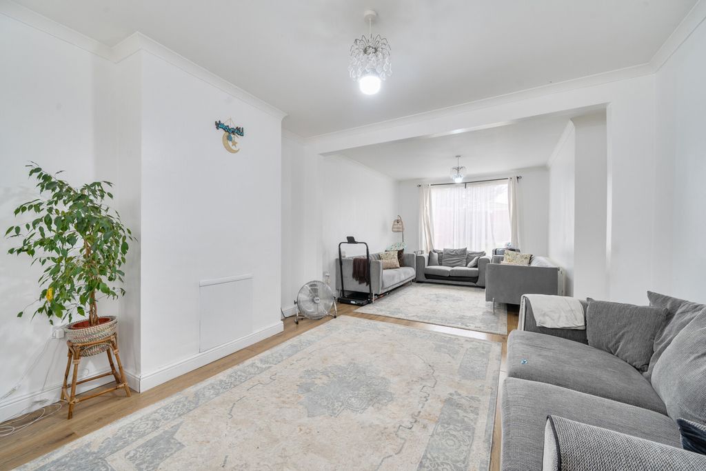 Property photo 2 of 13 1496147-2-6A6Be46...