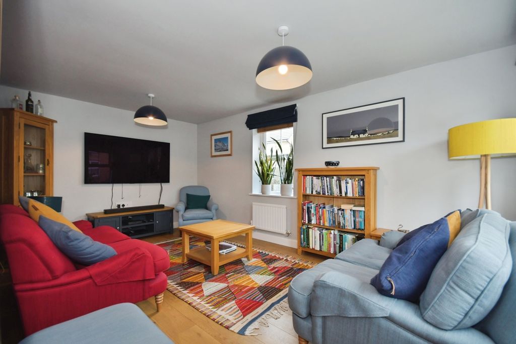 Property photo 3 of 25 Pbox-Img.Jpg