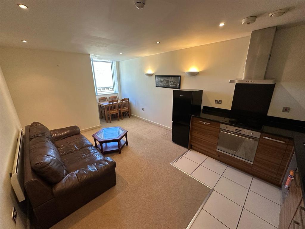 Property photo 1 of 12 Lounge