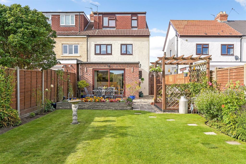 Property photo 3 of 24 Ph2_4607993.Jpg